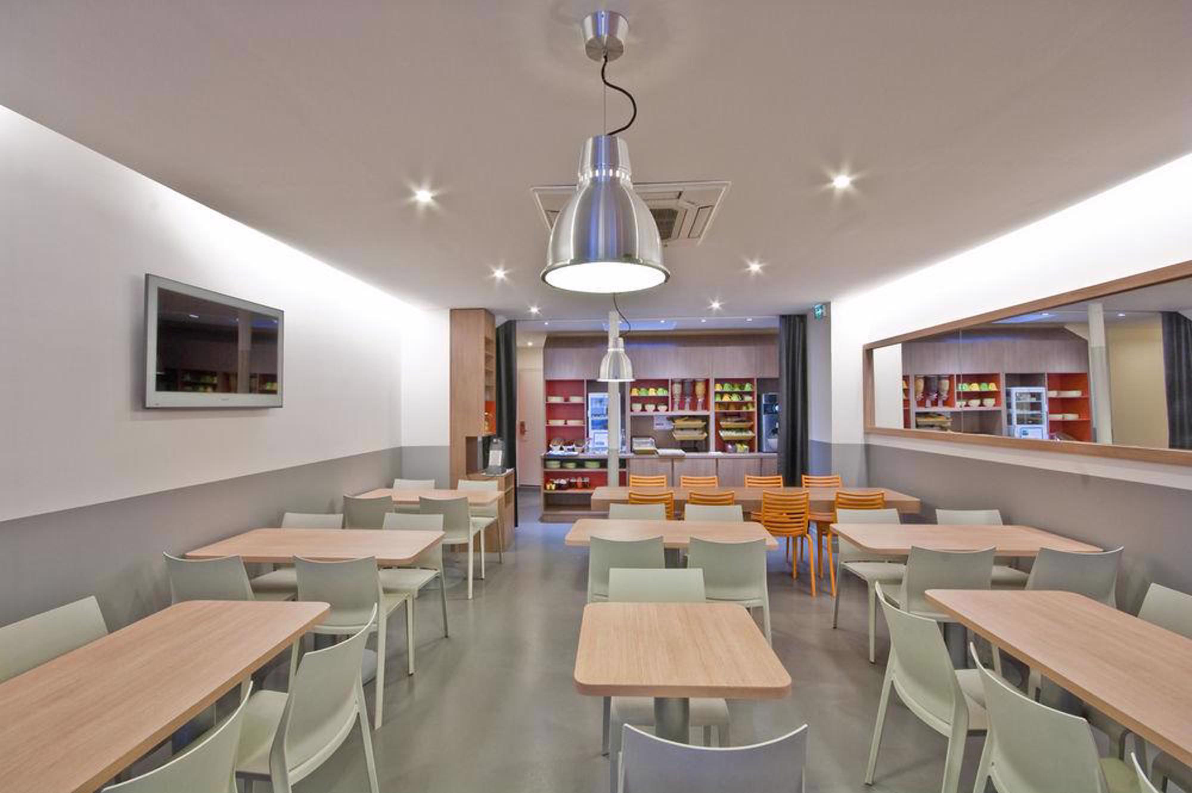 Hotel Ibis Styles Paris Cadet Lafayette Esterno foto