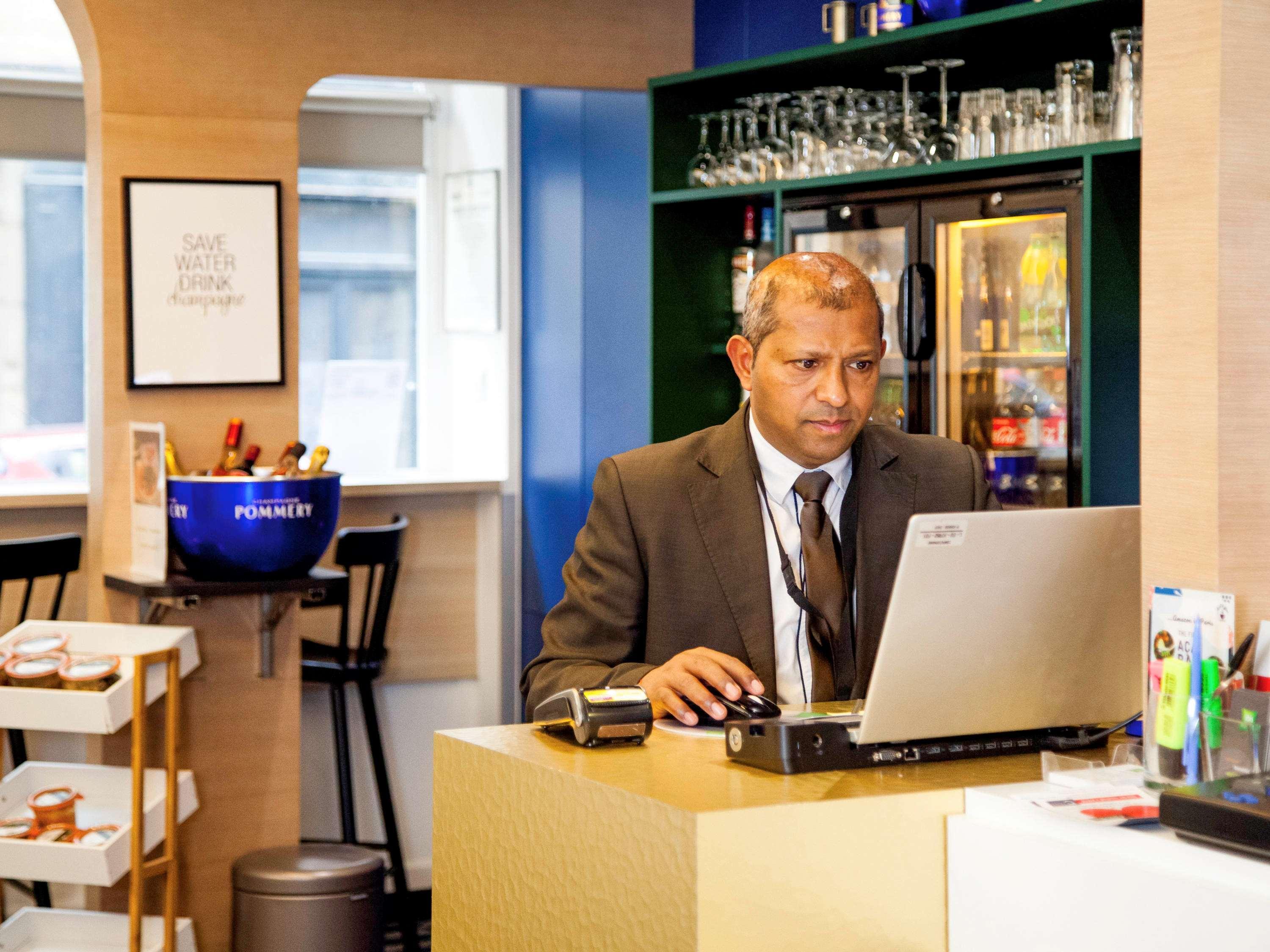 Hotel Ibis Styles Paris Cadet Lafayette Esterno foto