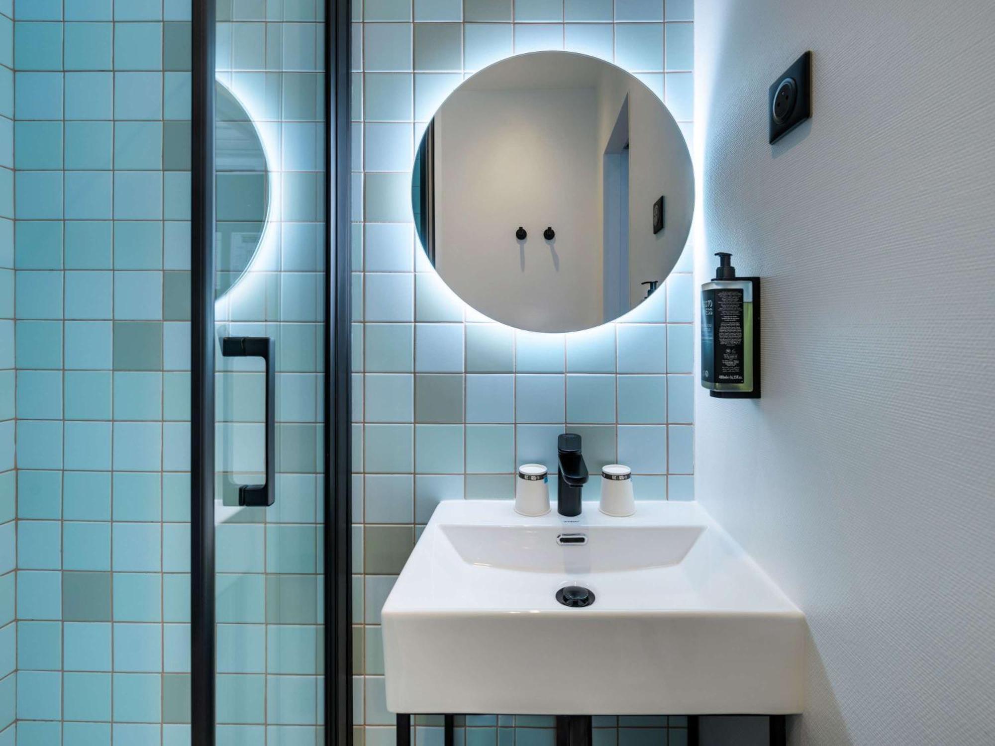 Hotel Ibis Styles Paris Cadet Lafayette Esterno foto